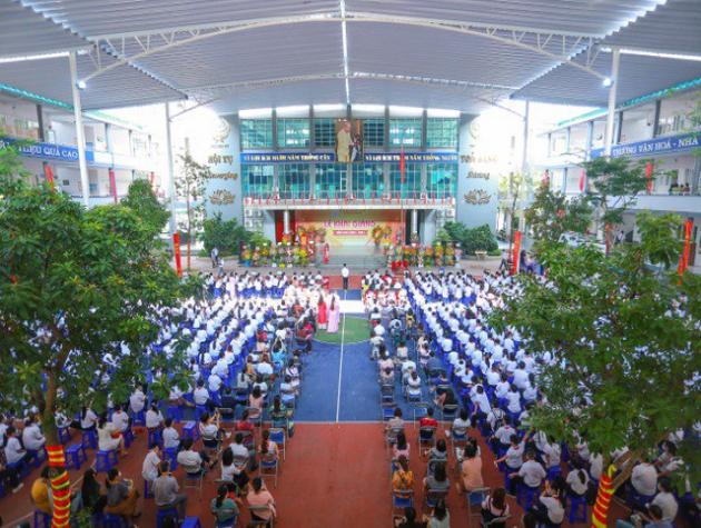 Lễ khai giảng đáng nhớ của ngôi trường có 80% học sinh đỗ chuyên cấp 3